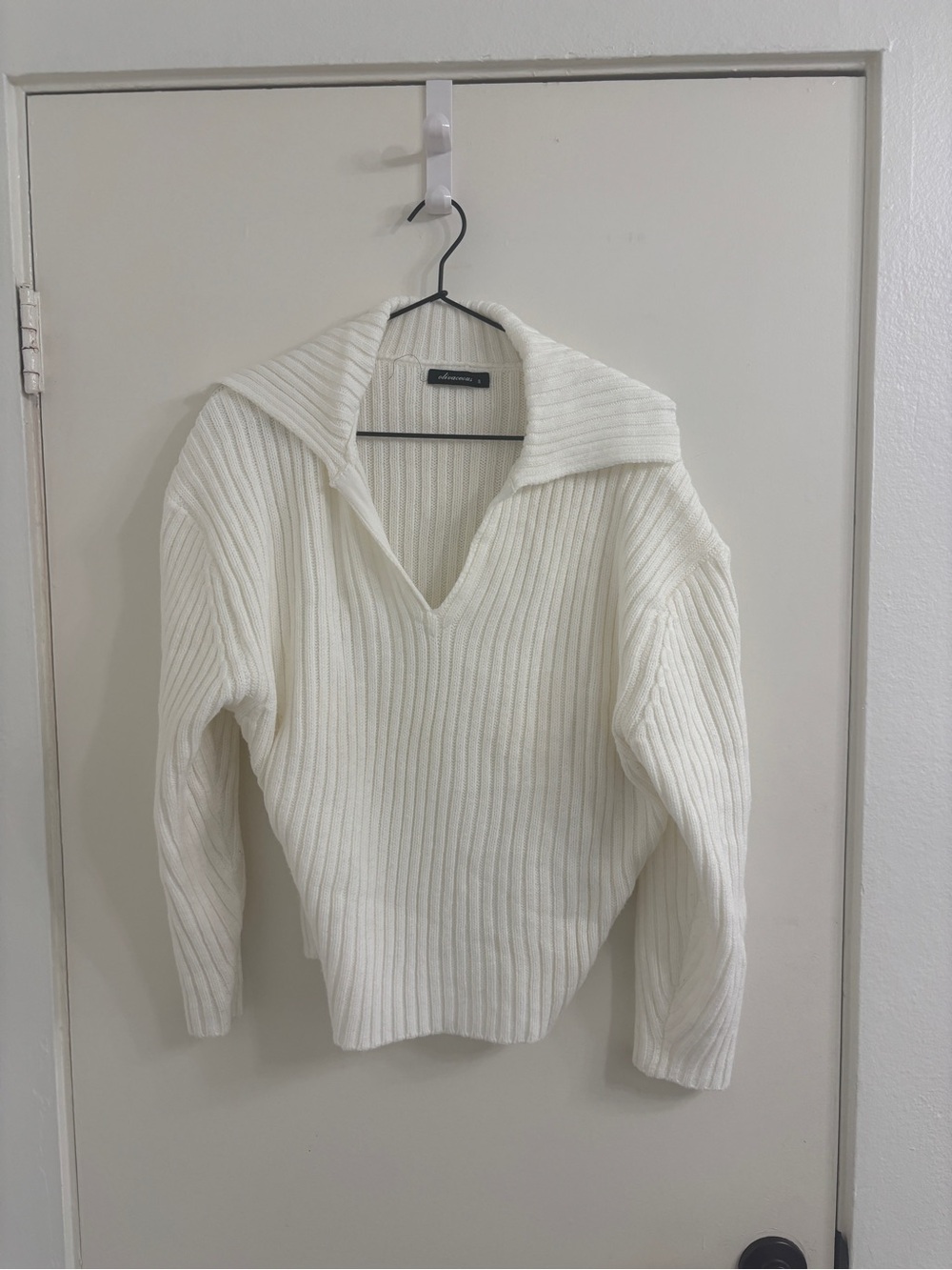 Olivaceous White Ribbed V-Neck Sweater with Open Collar